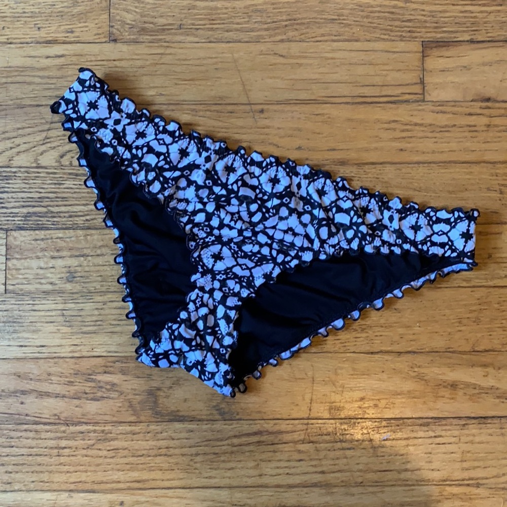 Shade & Shore Ruffle Cheeky Bikini Bottom - L